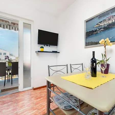 Zaneto Apartman *